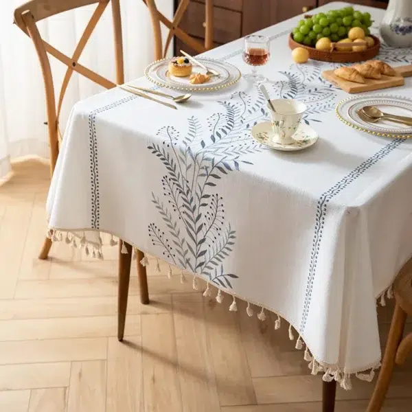 nappe brodée coton lin motif feuillage bleu