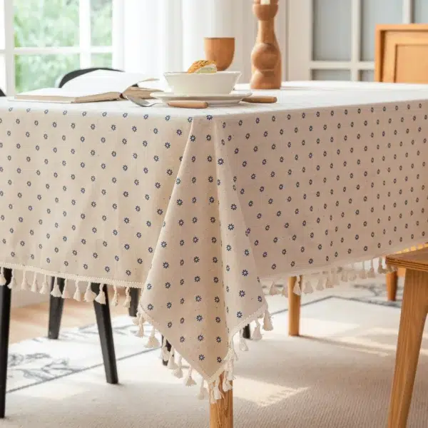 nappe tissu beige avec motifs fleurs bleues
