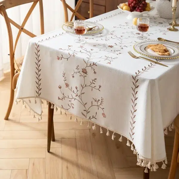 nappe brodée fleurie