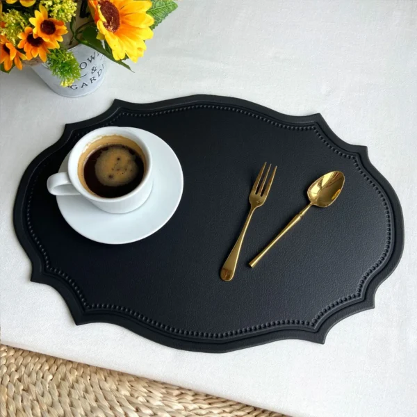Set de table chic en cuir noir