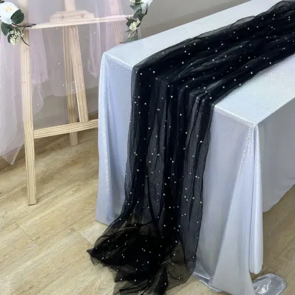 chemin de table en tulle noir avec perles